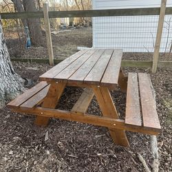 Picnic table