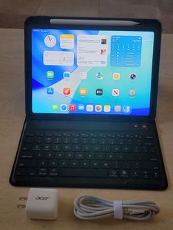 Apple IPad Air 10.9* With Keyboard Case,  Apple Pencil,  and Charger $329