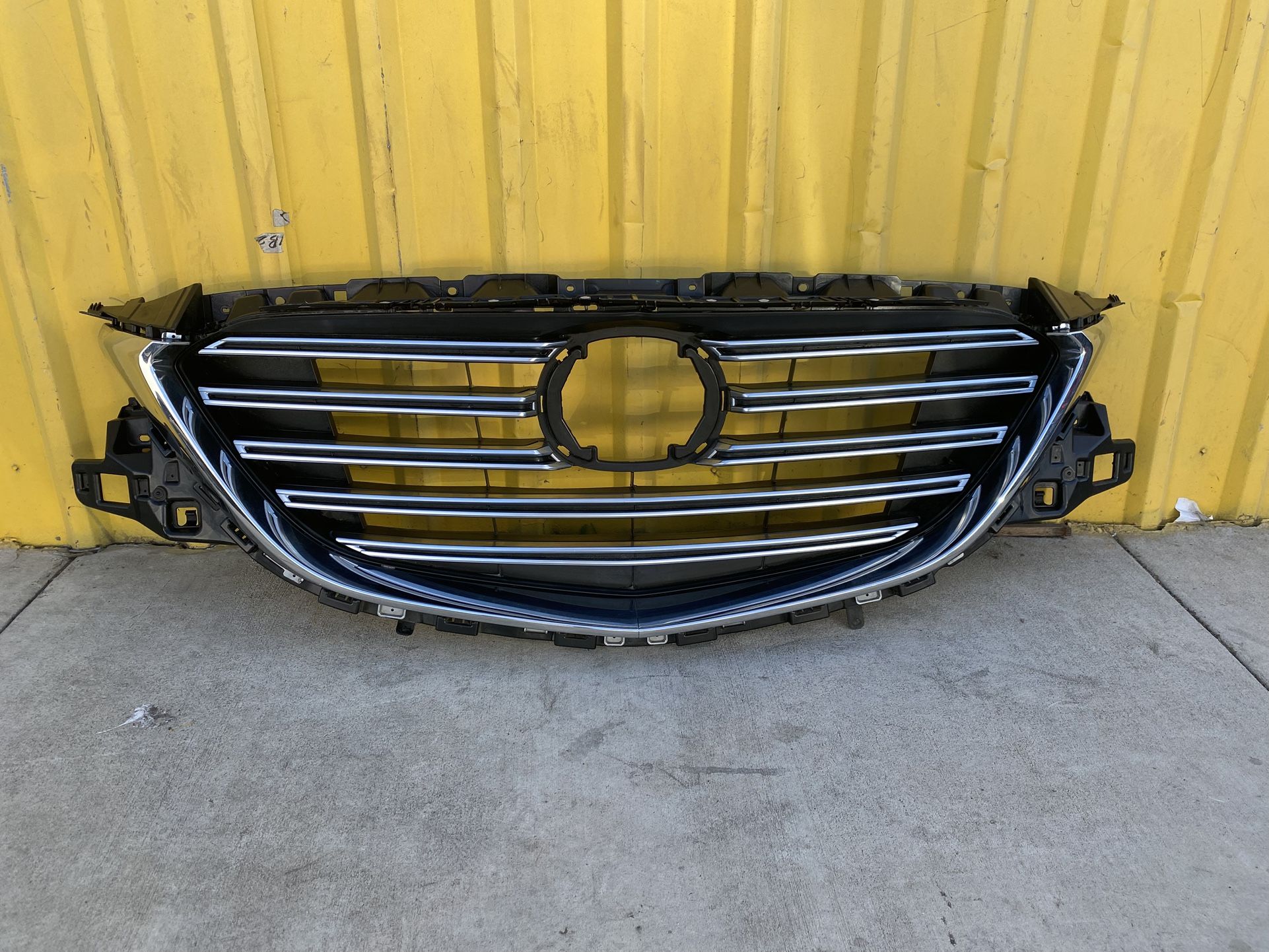 Front Grill Mazda, CX9. OEM. Good Condition. 2016-2017-2018-2019-2020-2021-2022-2023