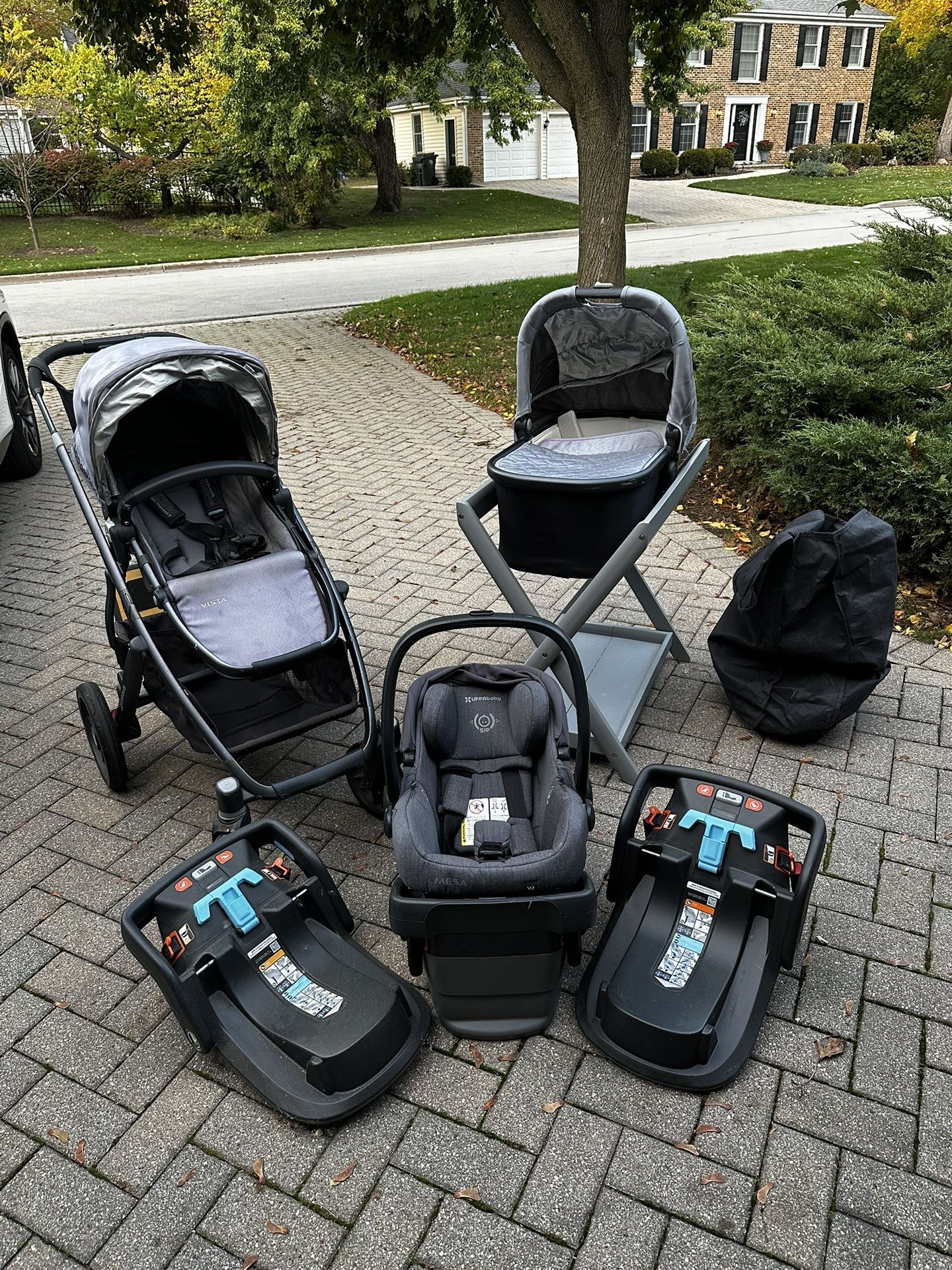 Uppababy Vista Stroller, Bassinet, Car Seat. 3 Bases, Plus Many Extras!!!!