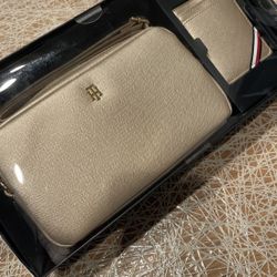 Tommy Hilfiger Camera Bag And Card Case Gift Set In A Box Women Luxury Gifts New