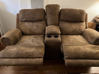 Couch Reclining Loveseat with Console Cup