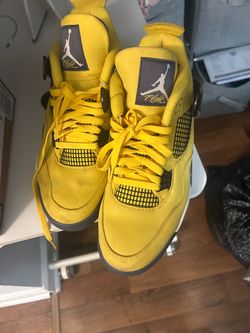 Air Jordan 4 Lightning Yellow Sneakers