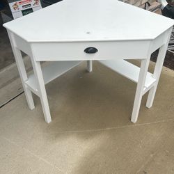 Vanity Desk For Sale $40.