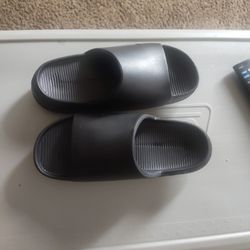 Nike Sandals M6 W7