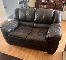 Sofa and love seat combo, leather in excelent condition