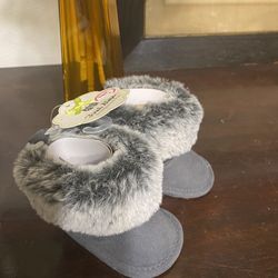 NWT Baby Shoes Size 1 (0-3 Months) Faux Fur Trim Gray Shoes Boots