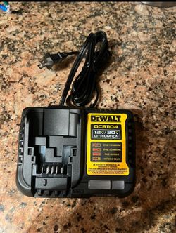 Dewalt “ 4 AMP” Charger 🔌 DCB1104• New