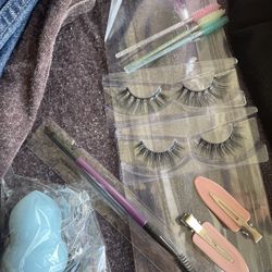 $4 ( 2 Lashes, 3 Spoolies, 1 Eyebrow Brush With Spoolie, 1 Beauty Blender, 2 Hair Clips