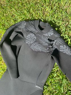 Xcel women’s sz 10 wetsuit 3/2 comp