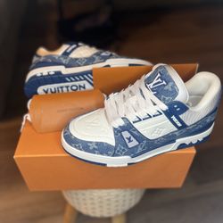 LV Trainers Size 9