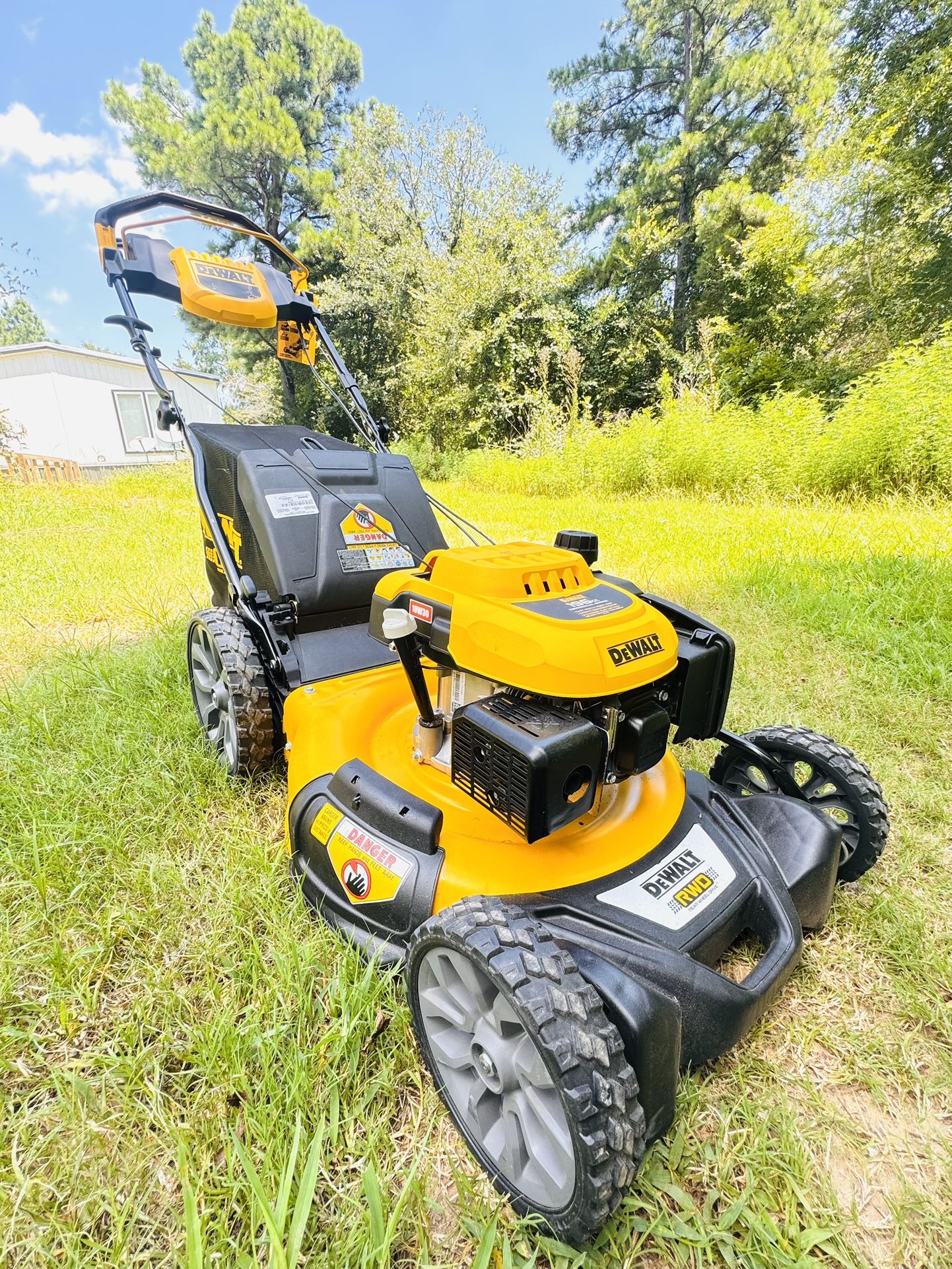 DEWALT 21 in. 196cc E GOV Engine 3 in 1 Gas RWD Self Propelled Lawn Mower with High Rear Wheels NEW