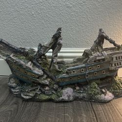 Aquarium Pirate Ship 
