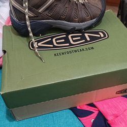 Keen Women Boots Size 8.5