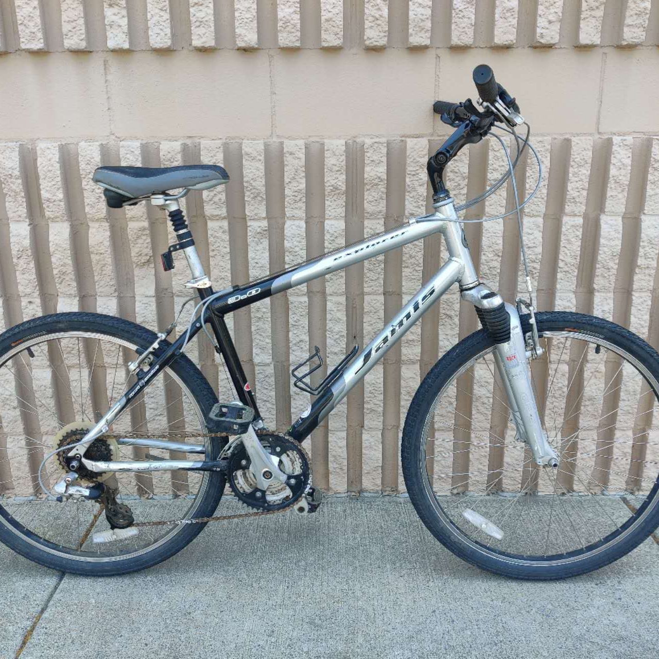 Jamis Explorer 3.0 26 24 Speed Hybrid Mountain Road Bike Adj. Shocks Seat Suspension TUNED 18 Frame MSRP 675 for Sale in Kenmore WA OfferUp