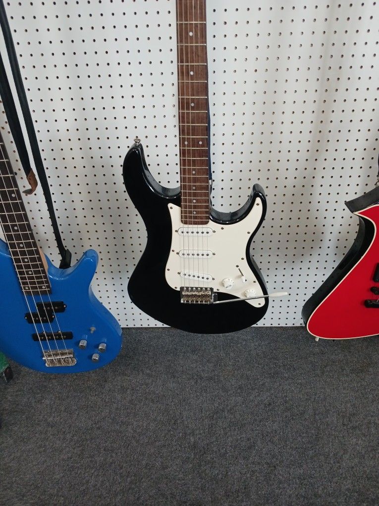 Yamaha EG303 Electric Guitar Six String
