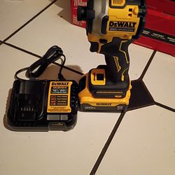 DeWalt Impact Drill With Batery 5.Ah & Char.