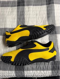 Brand New size 8.5 Black/Yellow Puma Mostro
