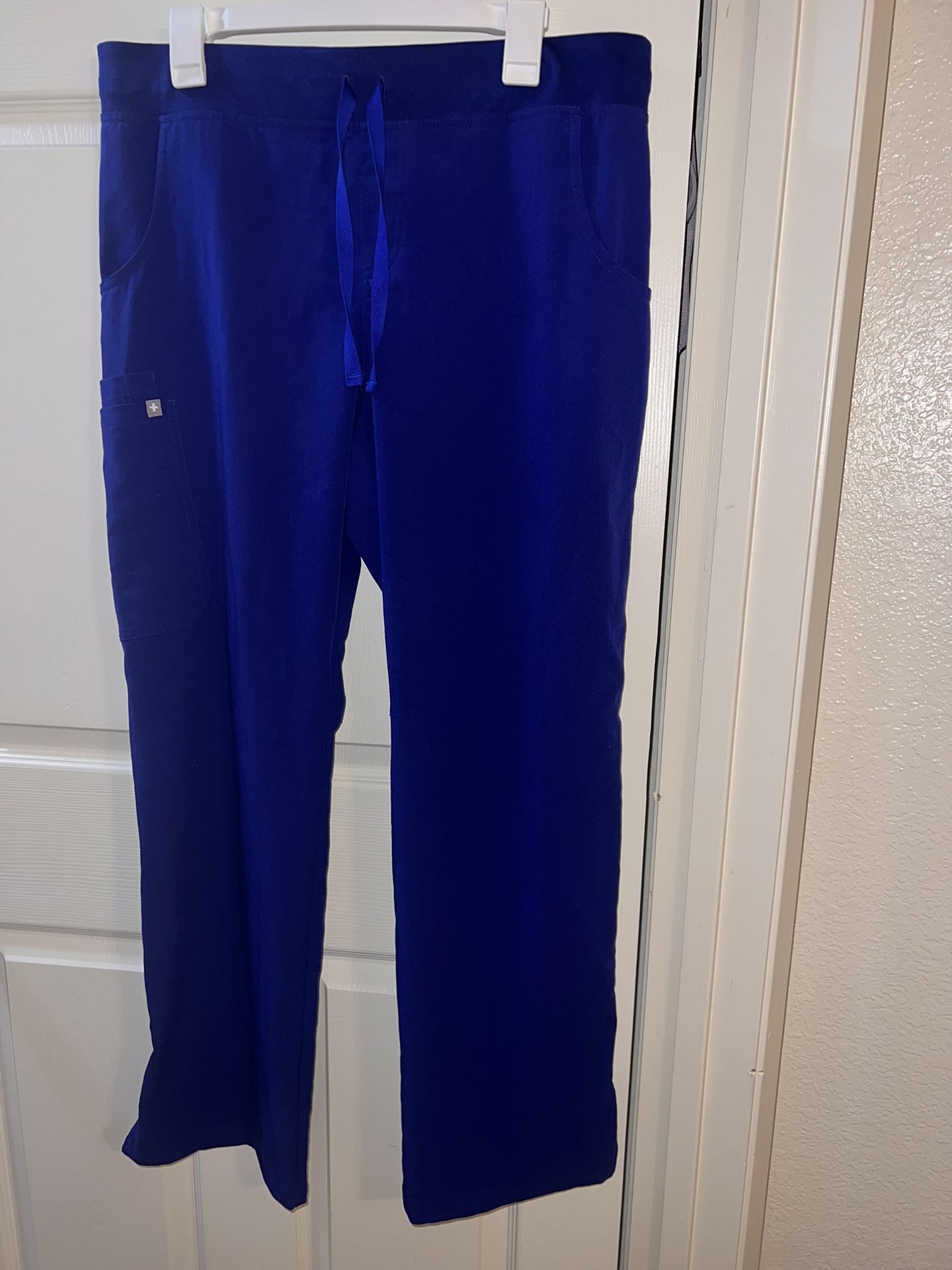 Figs Women’s Kade Cargo Scrub Pants In Royal Blue Size Large