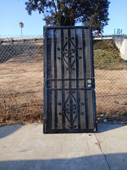 Puerta De Metal De Seguridad