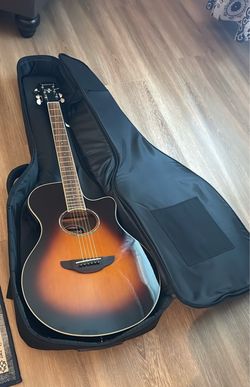 Yamaha APX600 Acoustic-Electric Guitar w/Padded Gig Bag