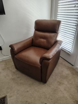 *BRAND  NEW* RECLINER - Genuine Leather!