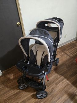 BabyTrend Twin Stroller In Great Condition