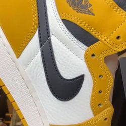 Jordan 1 Yellow Orche 