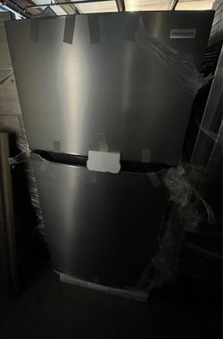 Refrigerator Top Freezer 30” Wide in Stainless Steel