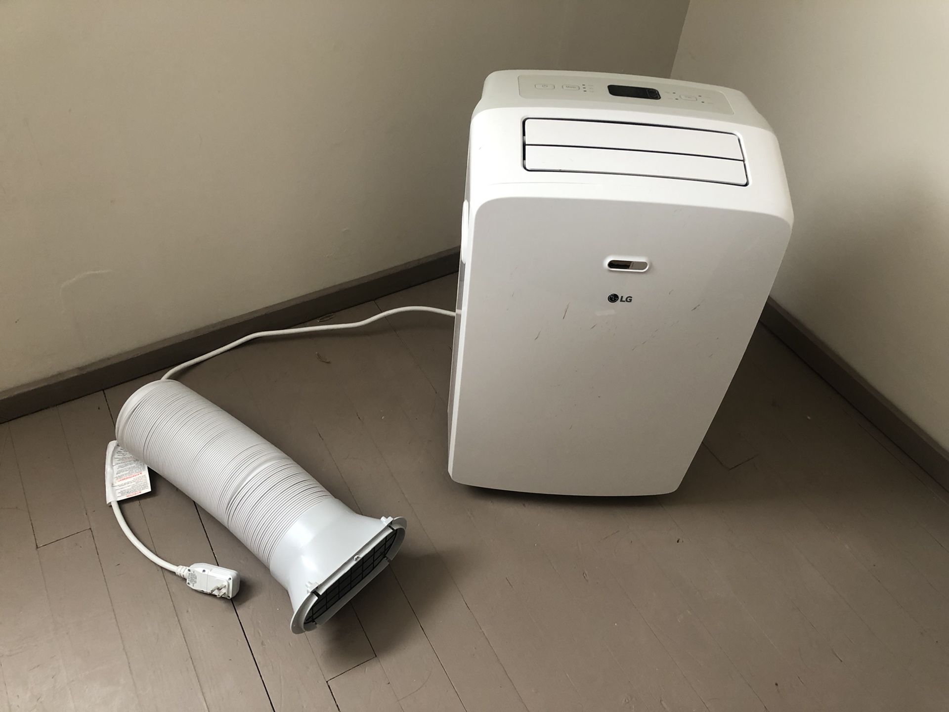Indoor air conditioning floor model