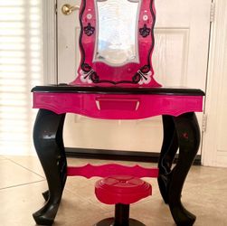 Toy vanity