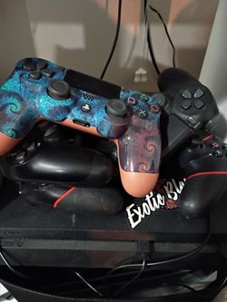 PS4 Pro with 5 Controllers & 7 Games