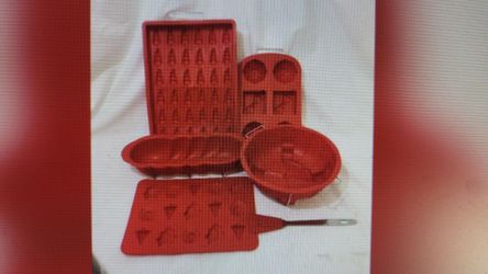 New 10pc Holiday Silicone Baking / Chocolate Molds