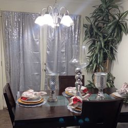 Dinning Room Table (Rooms To Go)