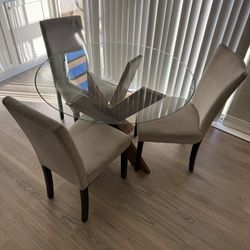 Round kitchen dining table (chairs not included)