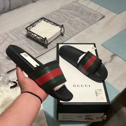 Gucci Slide 72 Rubber Slide 