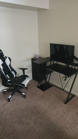 Gaming desk