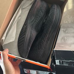 Flyknit Racer Triple Black