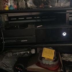 Xbox One With Wireless Headset And One Wireless Controller