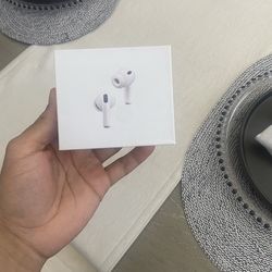 Apple AirPods Pro 3 Wireless Earbuds White Built-in Microphone MPN A3095