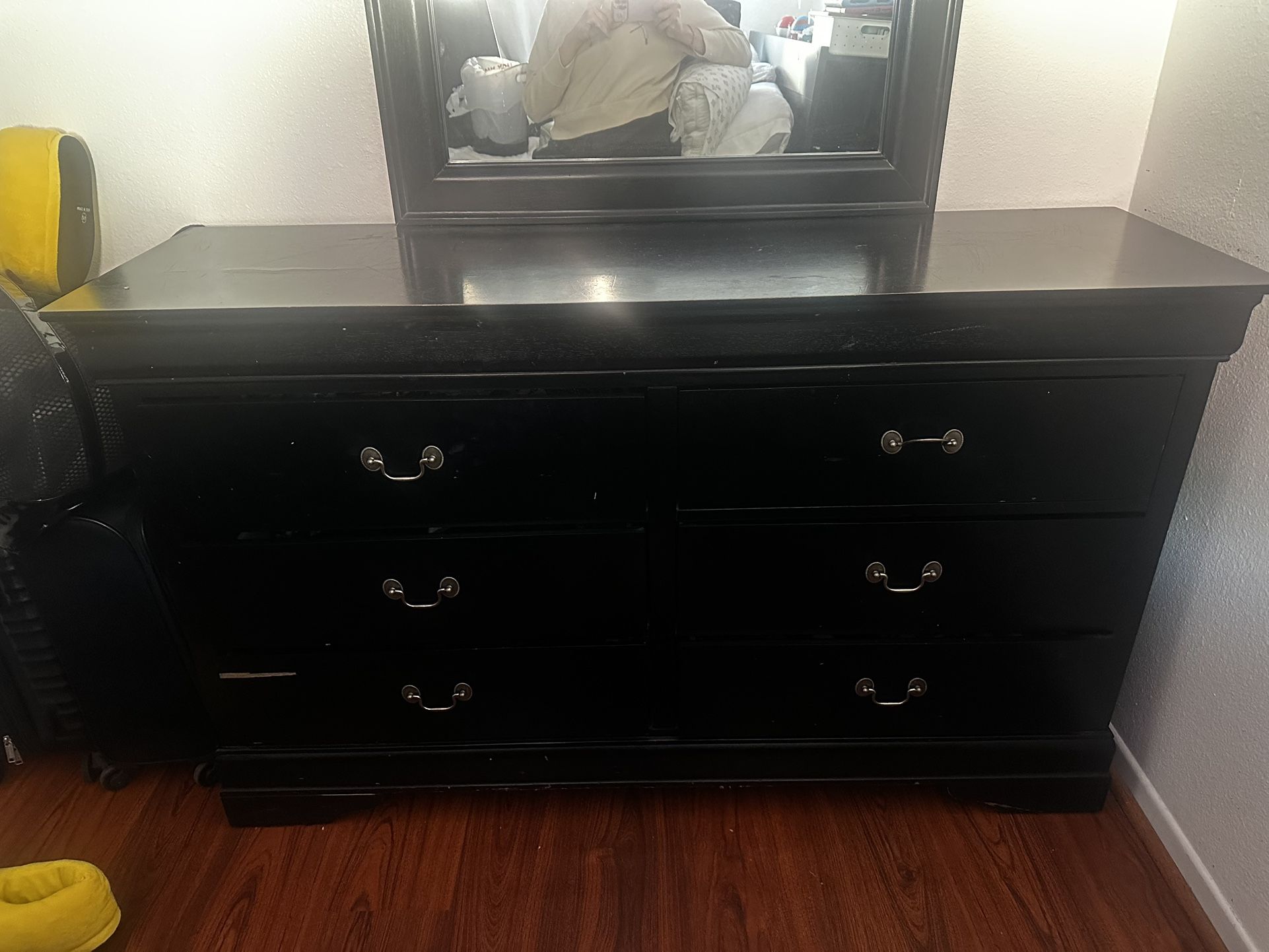 ! BLACK 6 DRAWER DRESSER WITH MIRROR!