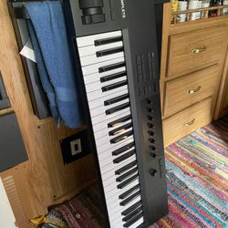 Native Instruments Komplete Kontrol A49 MIDI Controller