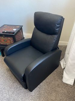 Adjustable Medium Size Leather Reclinere