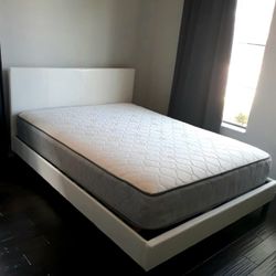 NEW Queen MATTRESS and BOX SPRING. Bed frame sold separately 👍