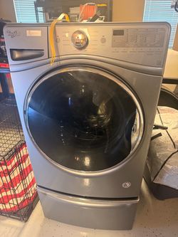 Whirlpool Front Load Washing Machine with Pedestal