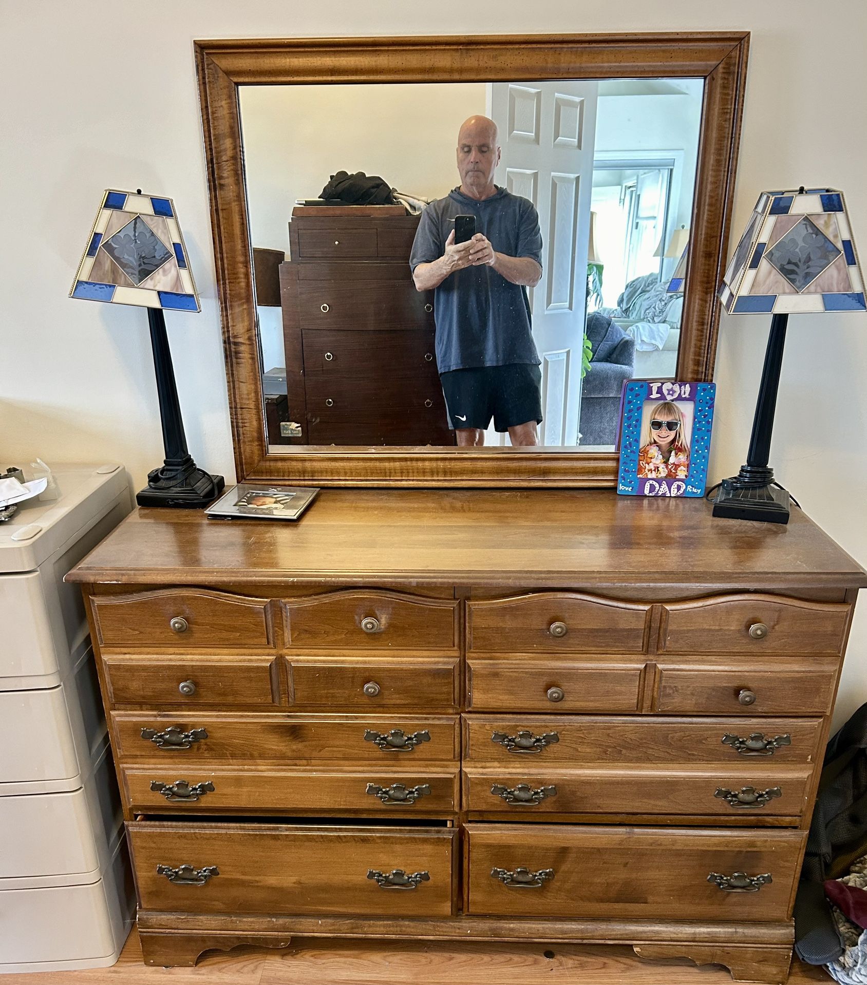 6 Drawer Dresser With Mirror.