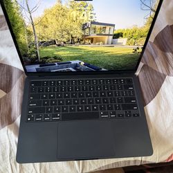 Apple MacBook Air M2 13 Inch