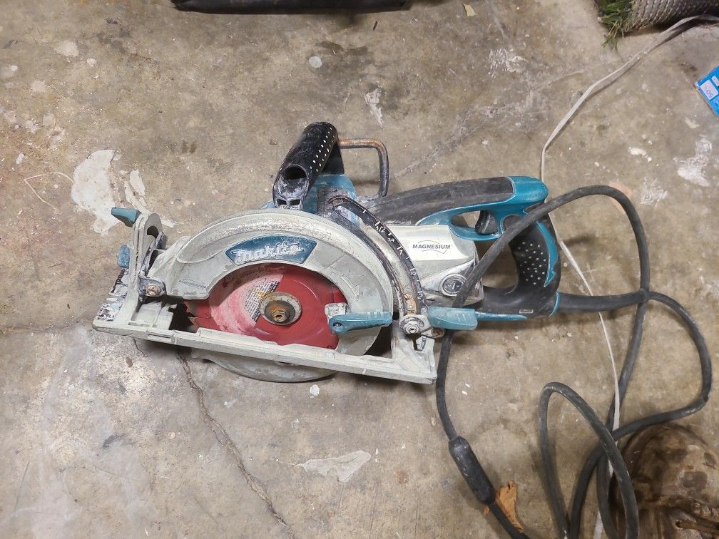 MAKITA 5377Mg Circular SAW