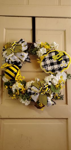 “Bee happy” bumblebee yellow spring wood wreath