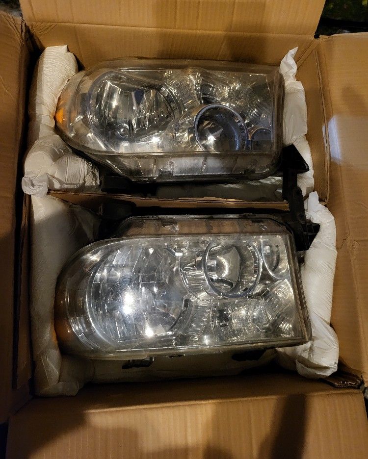 2007-2013 Toyota Tundra OEM Headlights R/L